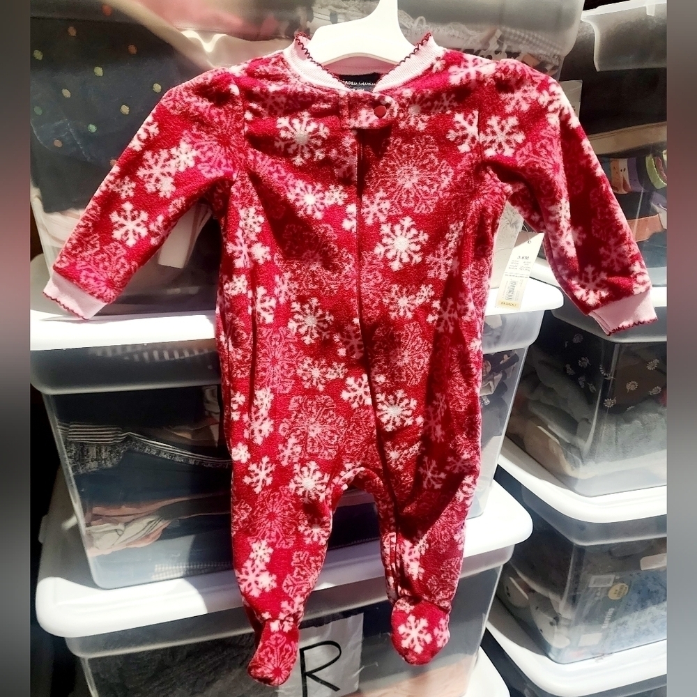 NWT Faded Glory Red Snowflake Christmas Footed Onsie Baby Size 3-6M Warm New